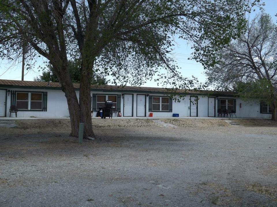 The Whispering Elms Motel Baker Exterior photo
