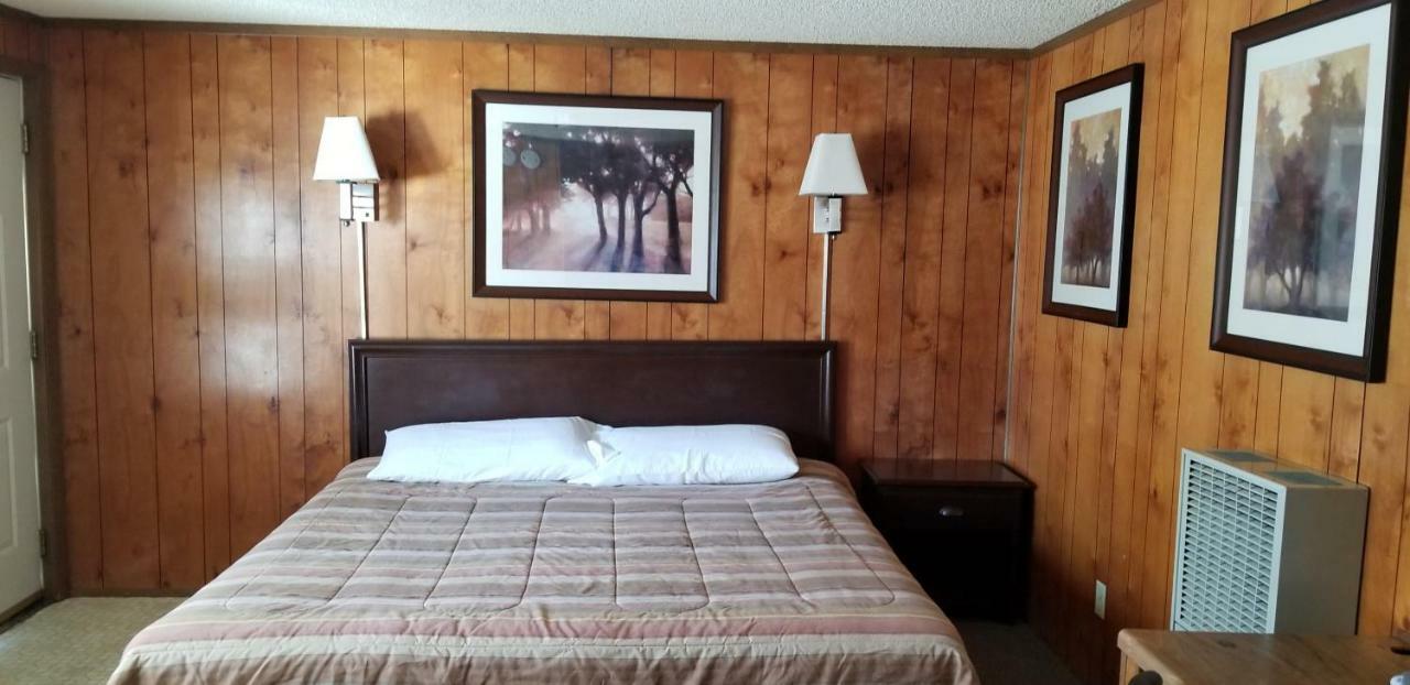 The Whispering Elms Motel Baker Exterior photo